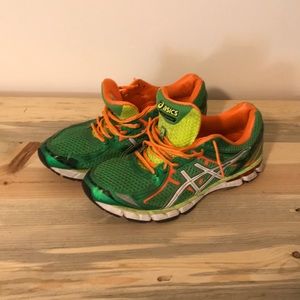 Asics gt-2000 running shoes